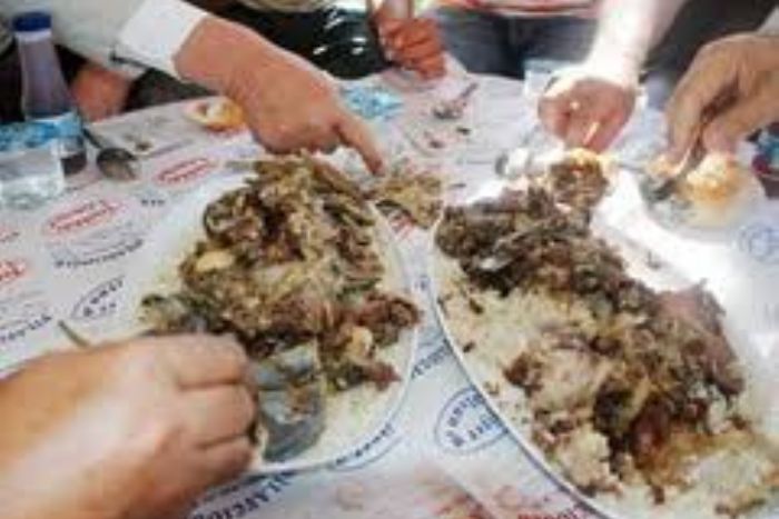 İFTAR YEMEĞİMİZE BEKLİYORUZ. 