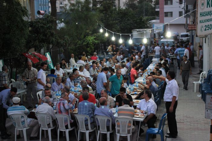 DERNEĞİMİZDE VERİLEN İFTAR YEMEĞİ, BİRLİK VE BERABERLİĞİMİZİ VE MANEVİYATIMIZI PEKİŞTİRDİ... 